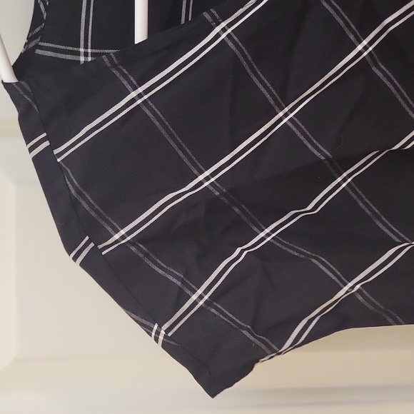 Like New Banana Republic Black and White Check Wrap Blouse, Size S - Picture 3 of 9